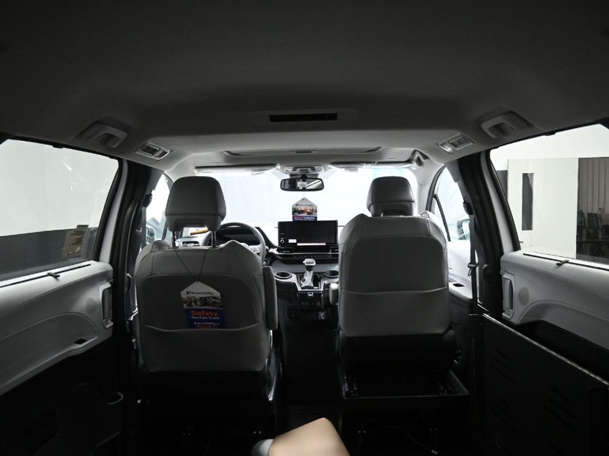 2025 TOYOTA SIENNA - Image 15