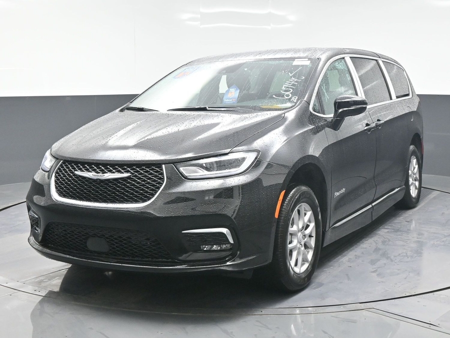 Black Chrysler Pacifica image number 5