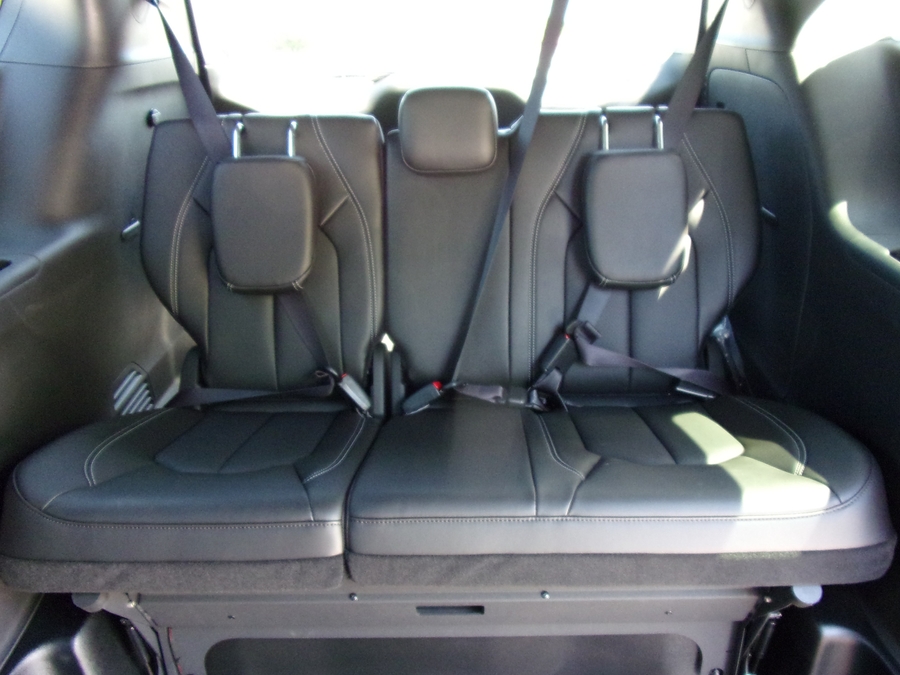 Silver Chrysler Pacifica image number 14
