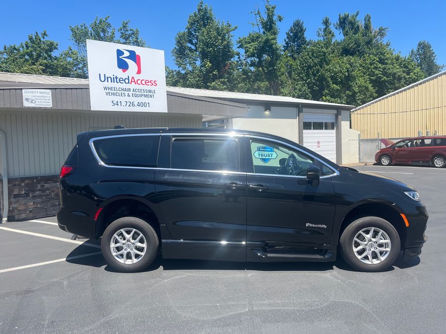 Used 2024 Chrysler Pacifica Touring L - BraunAbility Side Entry Entry Fold Out Automatic Ramp