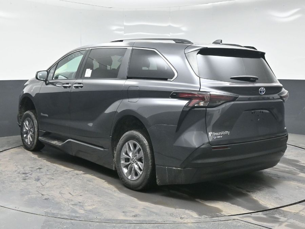 2025 TOYOTA SIENNA - Image 5