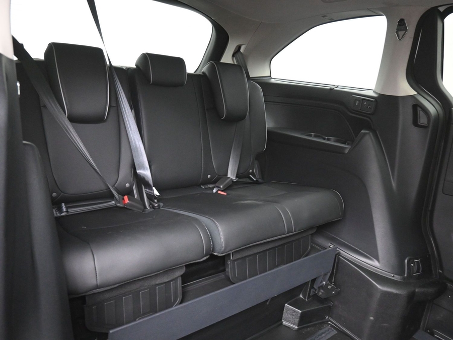 White Honda Odyssey image number 6