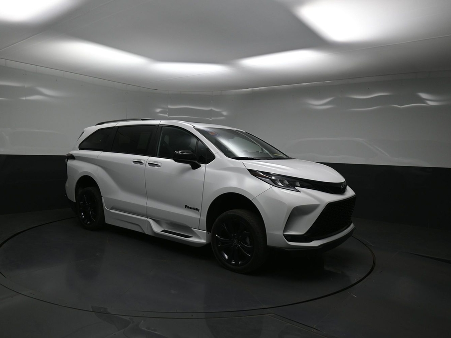 New 2026 Toyota Sienna Hybrid XSE Sport - BraunAbility Side Entry Entry Fold Out Automatic Ramp