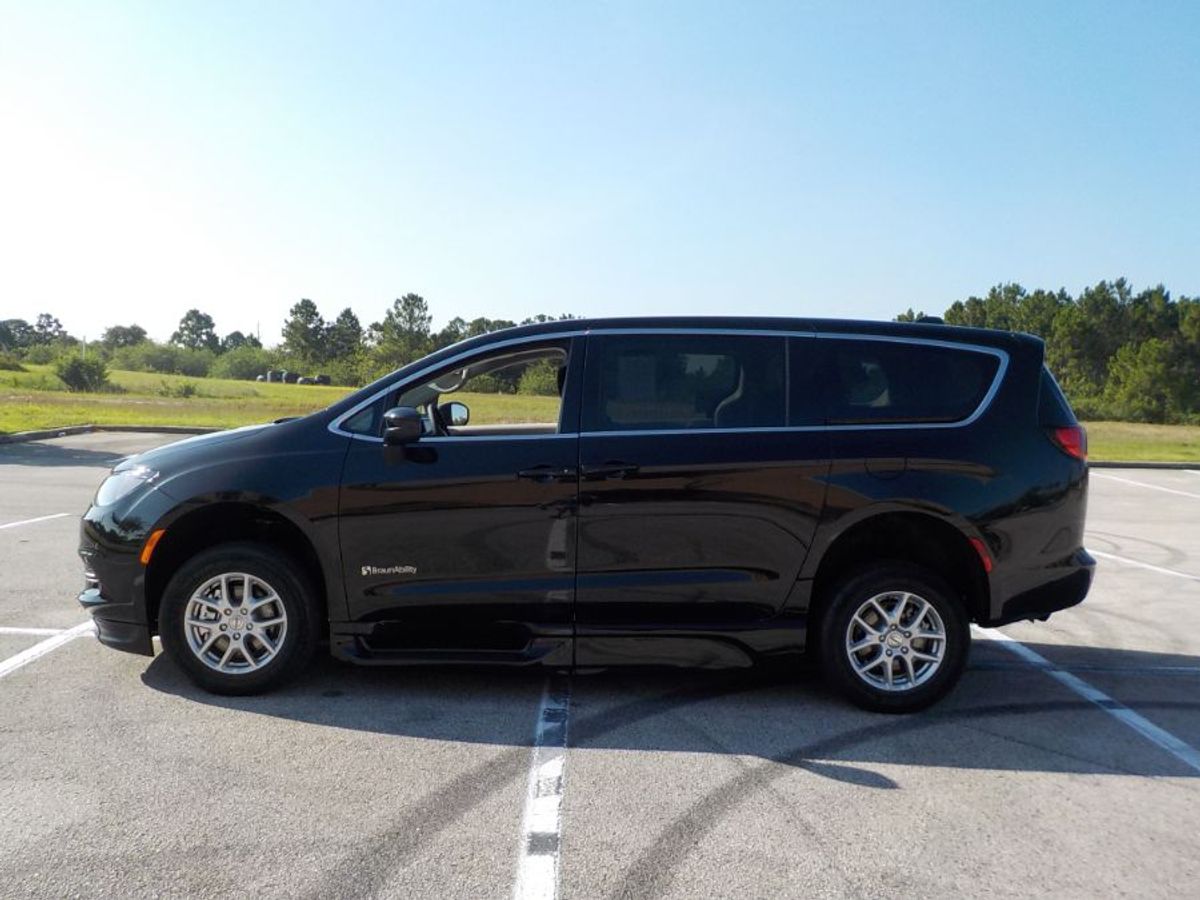 2023 CHRYSLER VOYAGER - Image 28