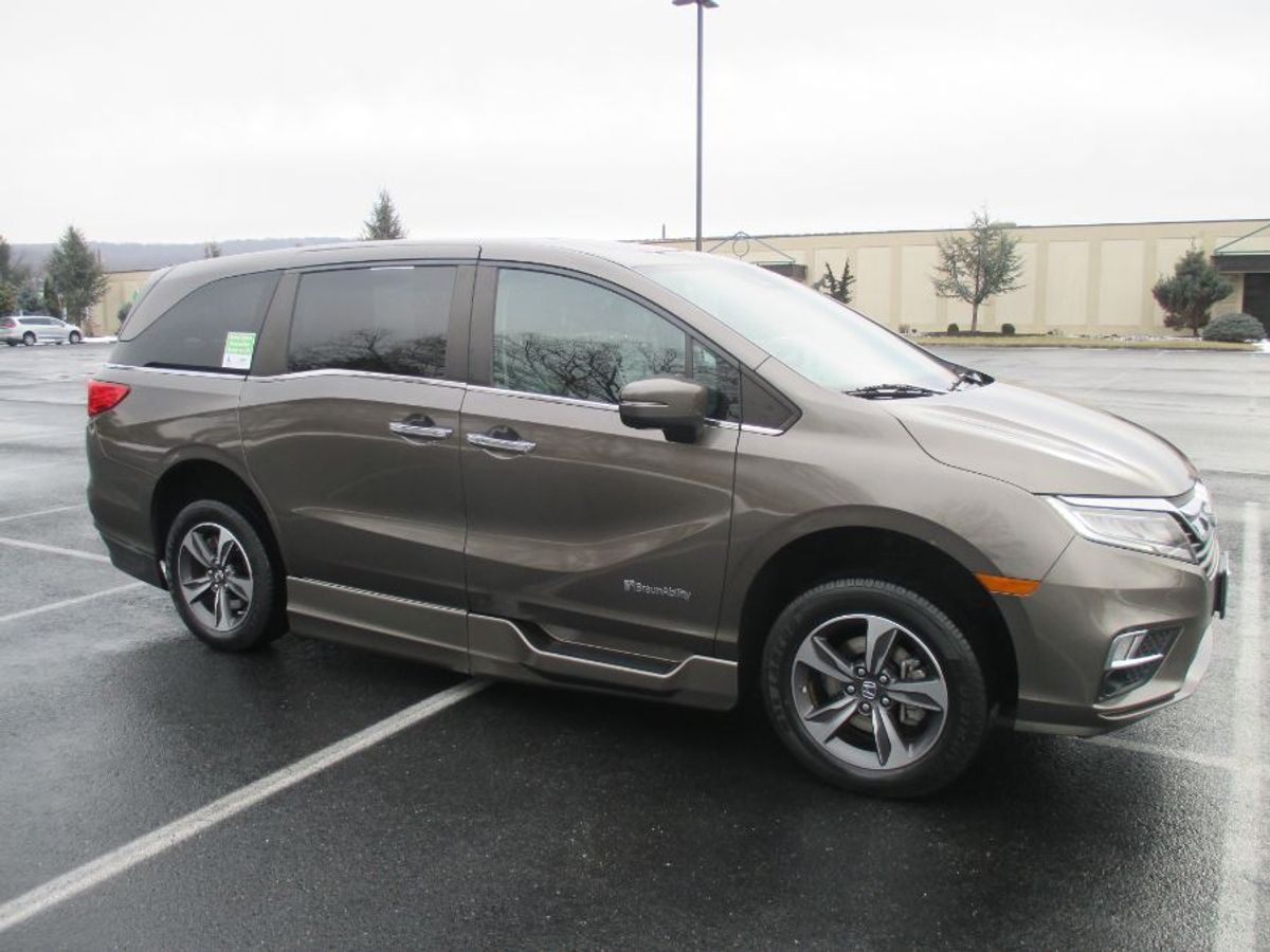 Grey Honda Odyssey image number 7