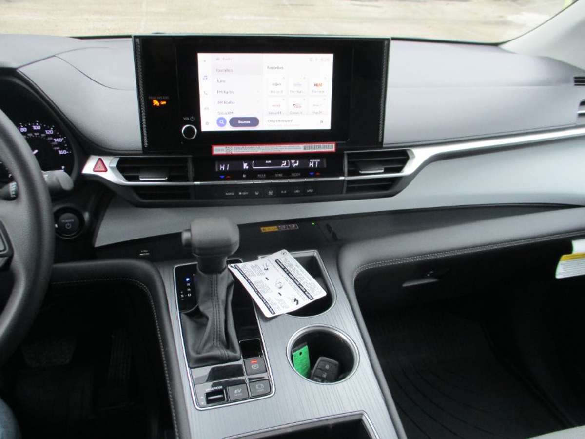 2025 TOYOTA SIENNA - Image 16