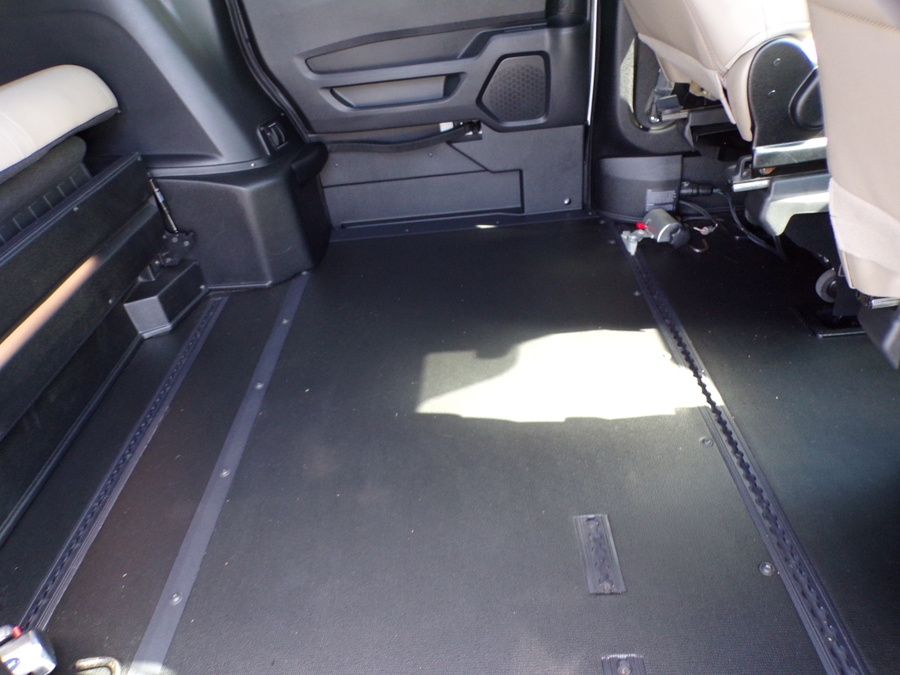 White Honda Odyssey image number 11