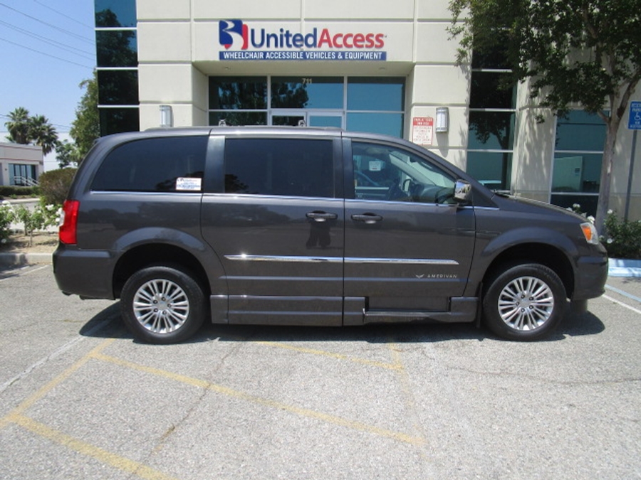 Used 2015 Chrysler Town and Country Touring-L - El Dorado Side Entry Entry Fold Out Automatic Ramp