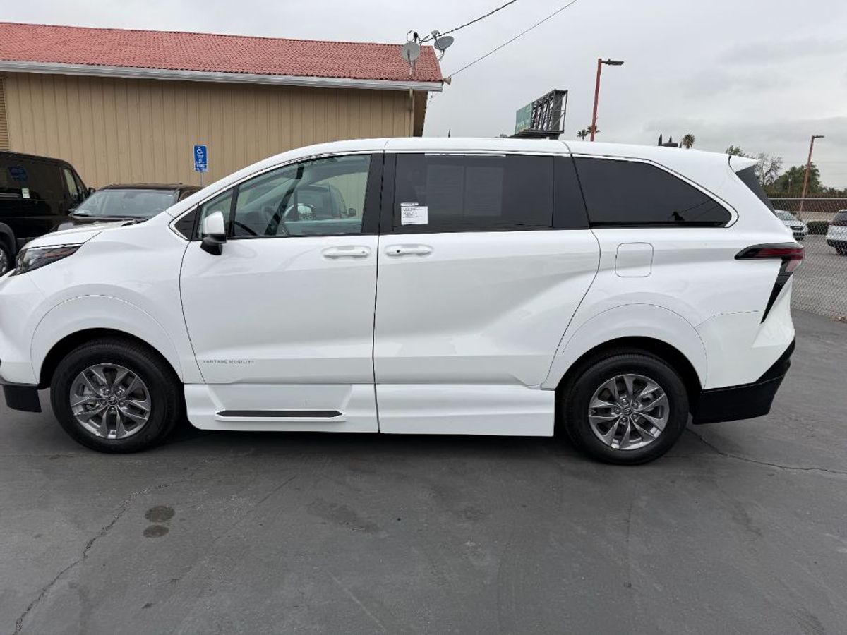 2025 TOYOTA SIENNA - Image 7