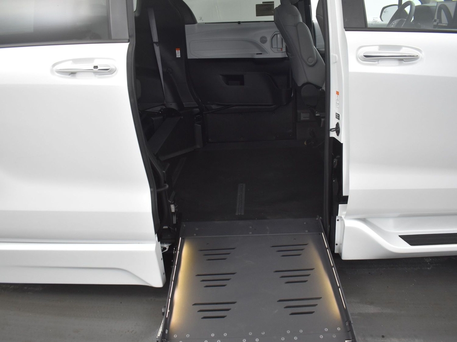 New 2025 Toyota Sienna Hybrid XLE Plus - BraunAbility Side Entry Entry Fold Out Automatic Ramp