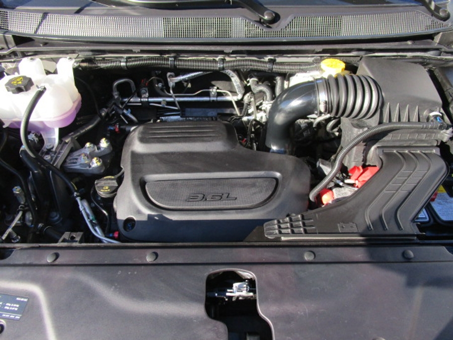 New 2025 Chrysler Pacifica Select Safety - BraunAbility Side Entry Entry Fold Out Automatic Ramp