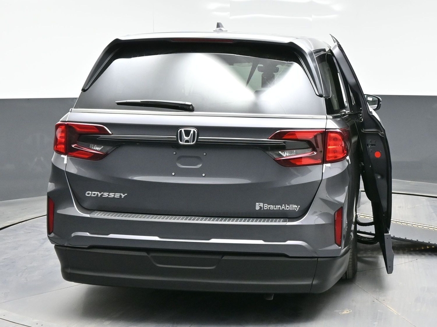 Grey Honda Odyssey image number 5