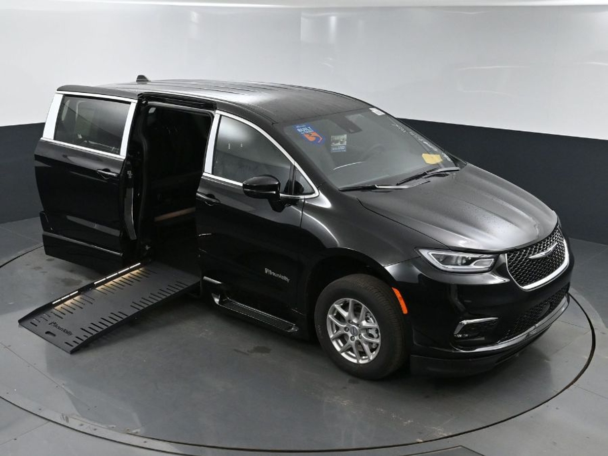 2025 CHRYSLER PACIFICA - Image 22