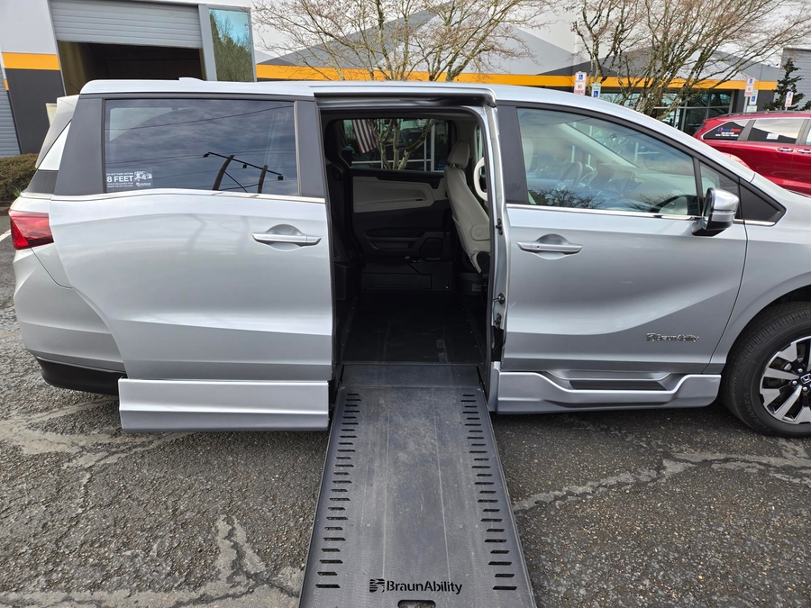 Used 2025 Honda Odyssey EX-L - BraunAbility Side Entry Entry In Floor Automatic Ramp