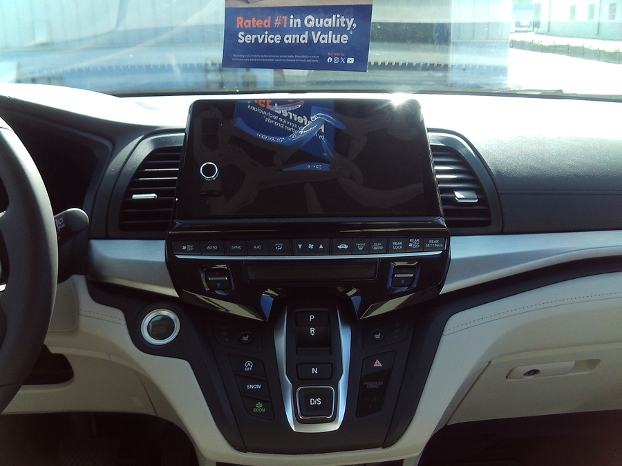 Grey Honda Odyssey image number 12