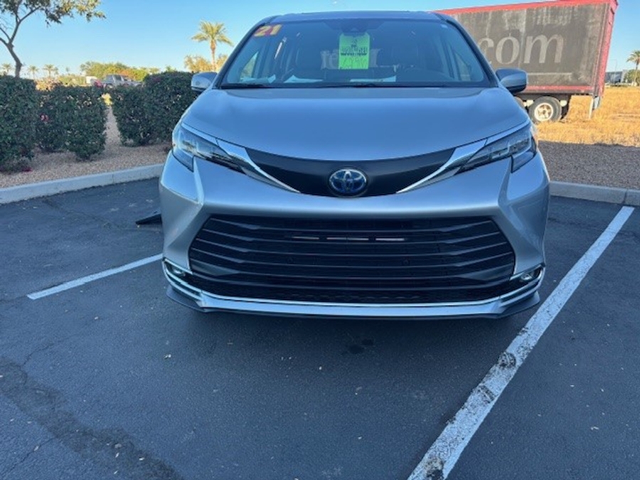 Used 2021 Toyota Sienna Hybrid XLE Plus - BraunAbility Side Entry Entry Fold Out Automatic Ramp