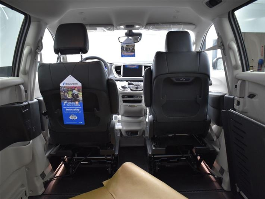 Used 2024 Chrysler Pacifica Touring L - BraunAbility Side Entry Fold Out Automatic Ramp