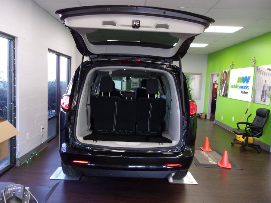 Chrysler Voyager negro imagen número 12