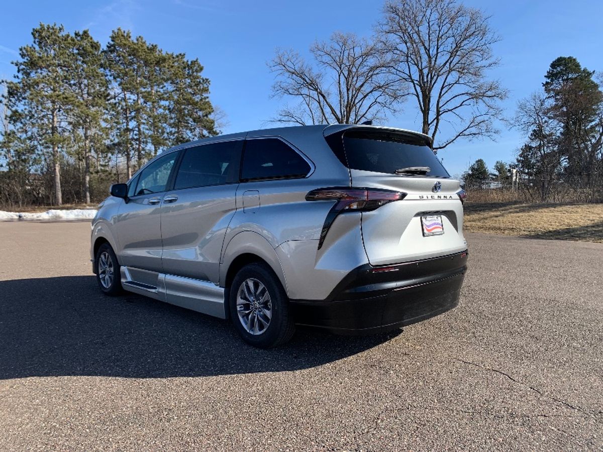 2024 TOYOTA SIENNA - Image 17