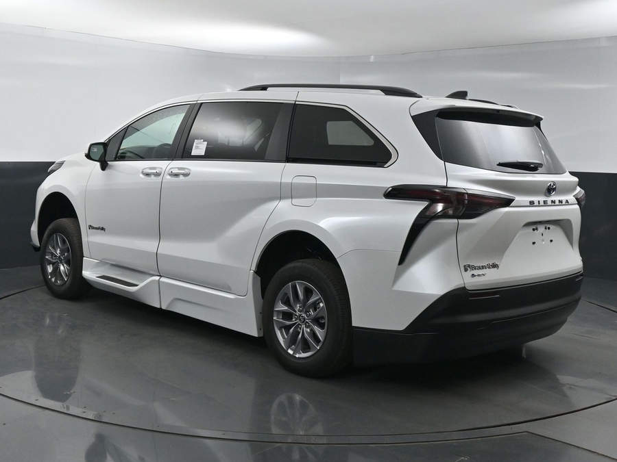 New 2025 Toyota Sienna Hybrid XLE Plus - BraunAbility Side Entry Entry Fold Out Automatic Ramp