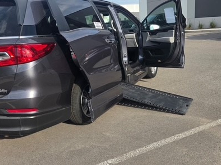 Used 2020 Honda Odyssey EX-L - BraunAbility Side Entry Entry In Floor Automatic Ramp