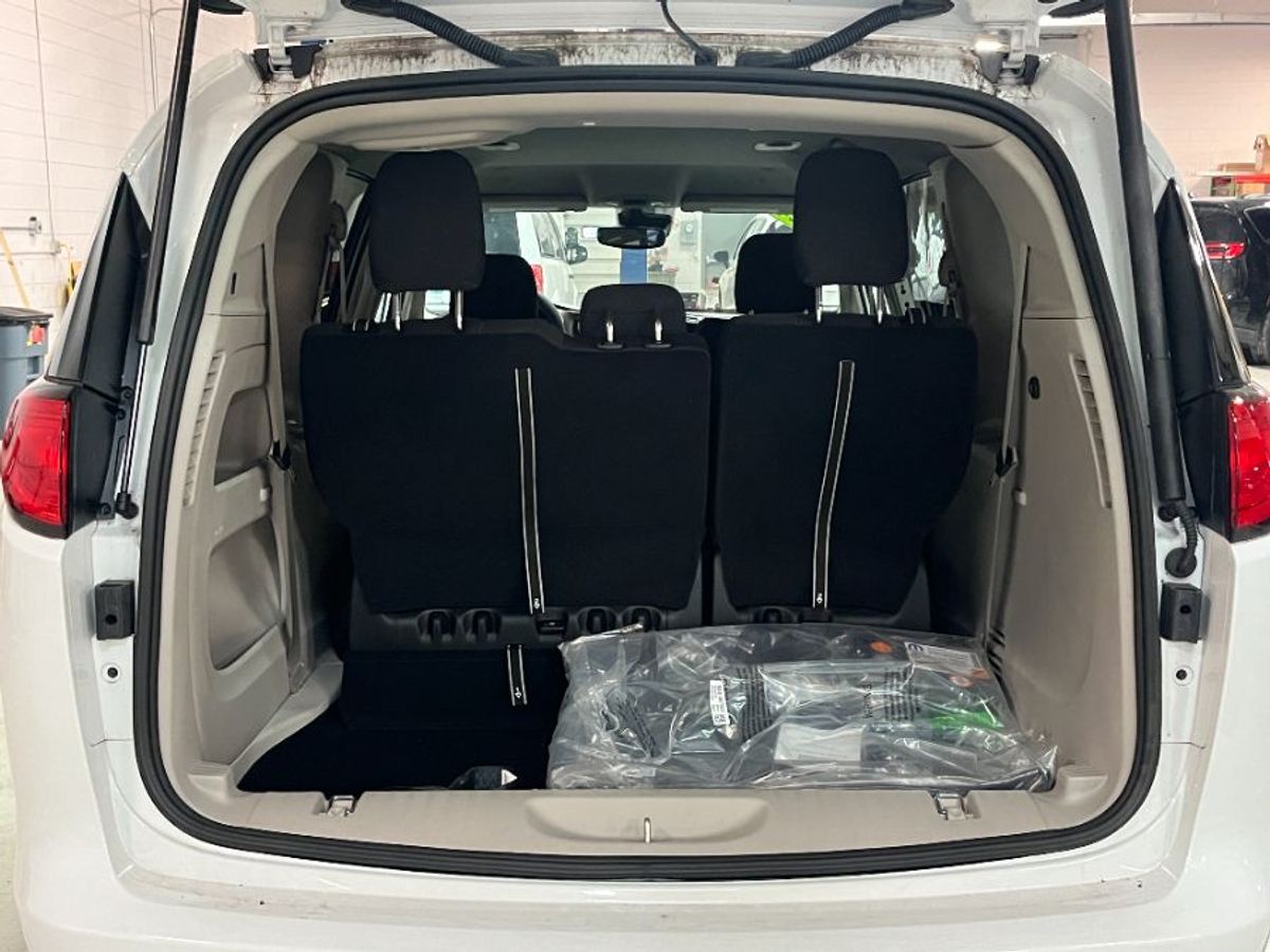 Blanco Chrysler Voyager número de imagen 24