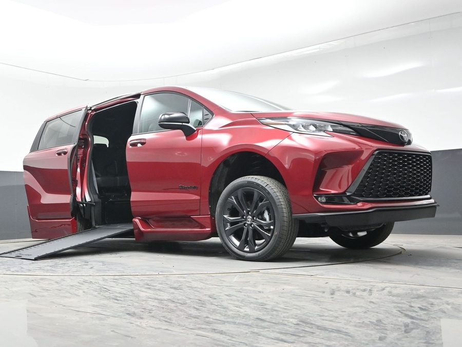 New 2026 Toyota Sienna Hybrid XSE Sport - BraunAbility Side Entry In Floor Automatic Ramp