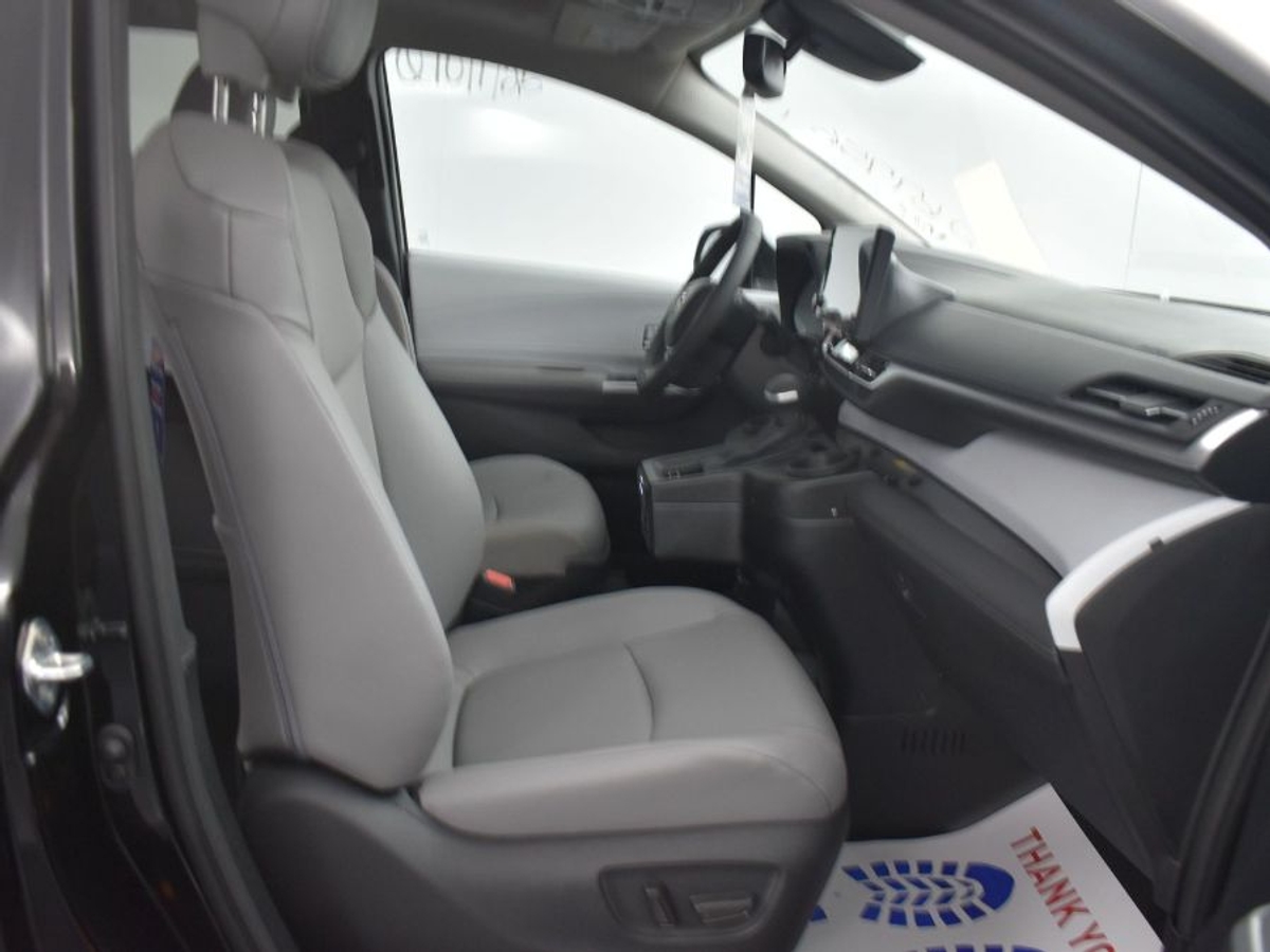 Black Toyota Sienna image number 8