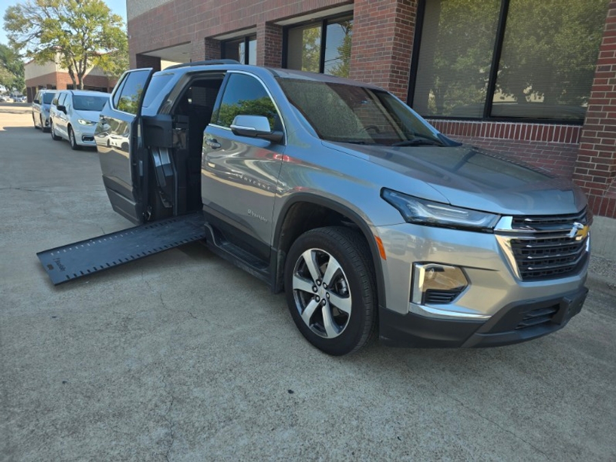 Used 2023 Chevrolet Traverse 3LT - BraunAbility Side Entry In Floor Automatic Ramp