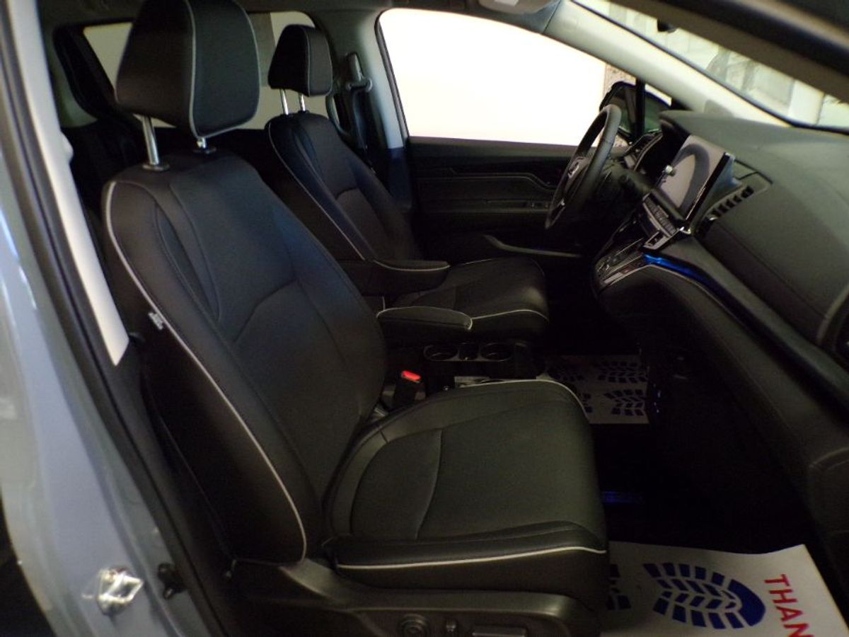 Grey Honda Odyssey image number 8