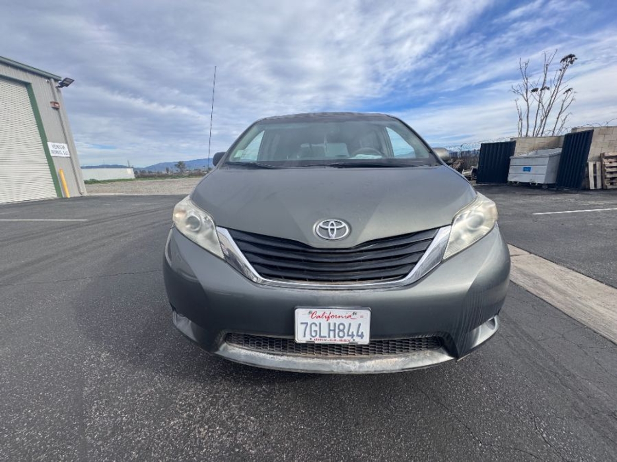 2014 TOYOTA SIENNA - Image 3