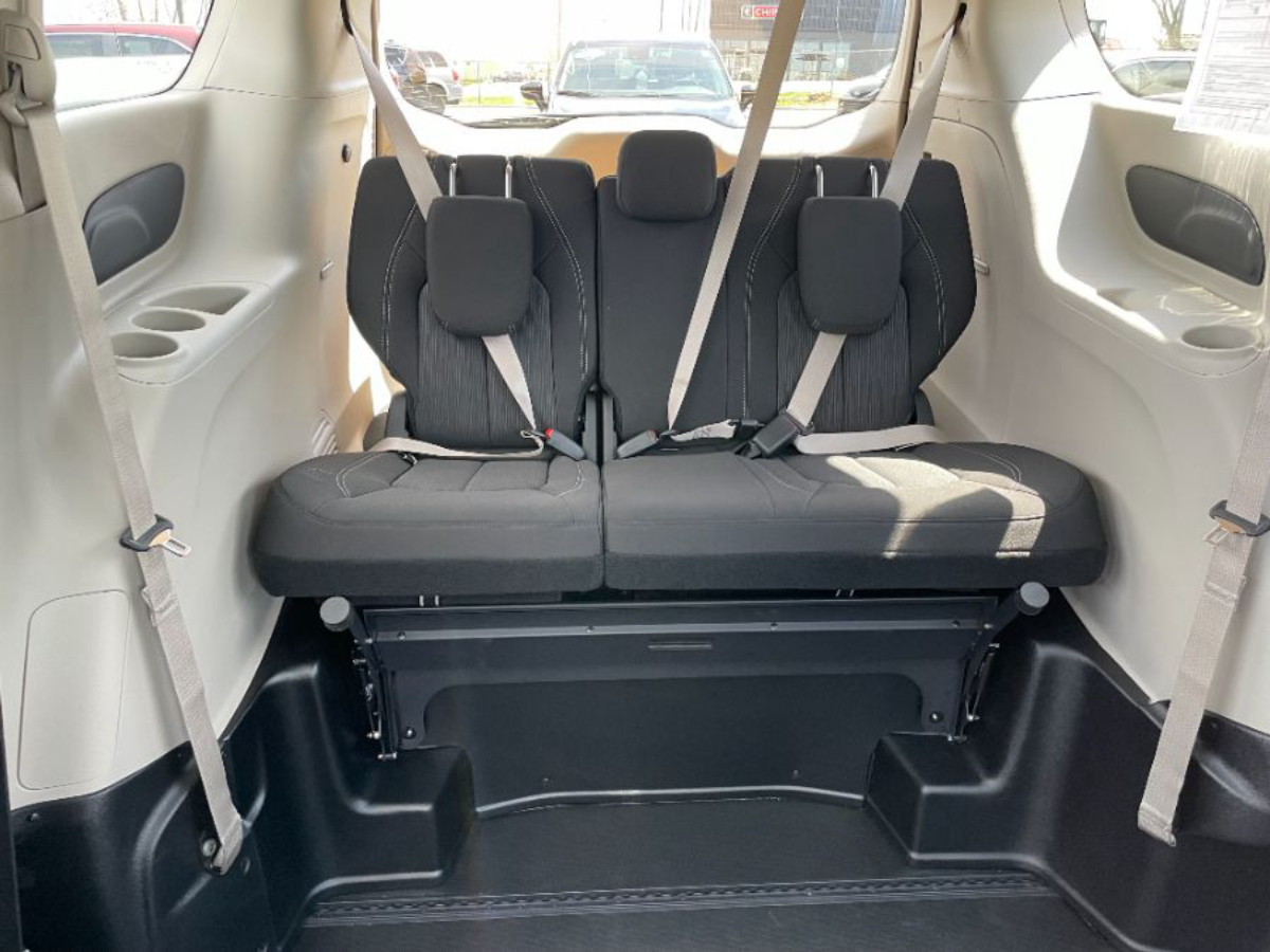 2023 CHRYSLER VOYAGER - Image 12