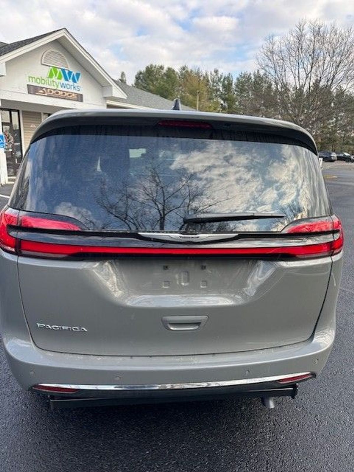 2024 CHRYSLER PACIFICA - Image 3