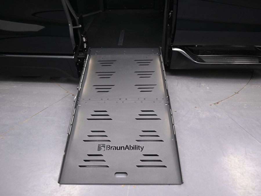 Imagen de la Toyota Sienna negra número 9