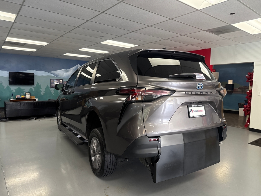 Used 2023 Toyota Sienna Hybrid LE - Vantage Mobility Rear Entry Entry Fold Out Manual Ramp