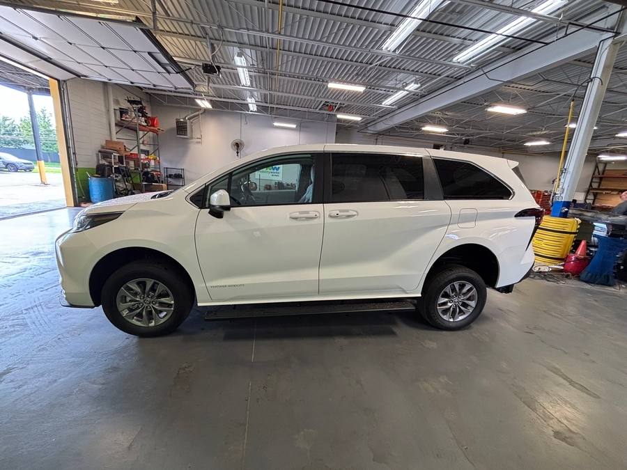 White Toyota Sienna image number 2