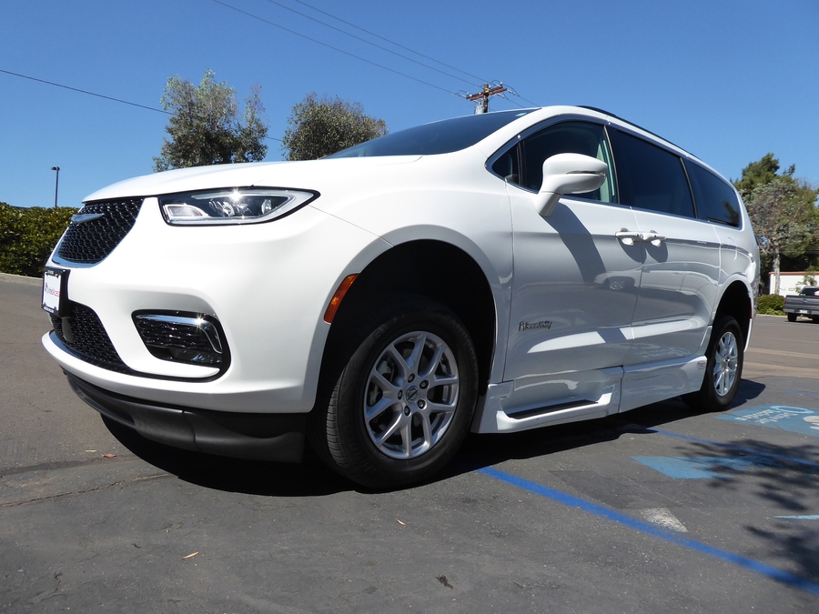 Used 2022 Chrysler Pacifica Touring L - BraunAbility Side Entry Fold Out Automatic Ramp