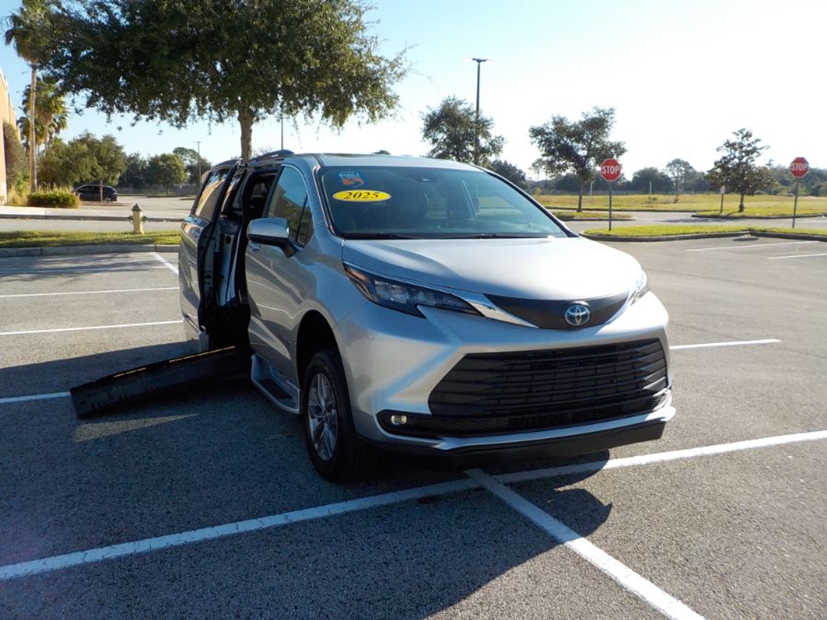 2025 TOYOTA SIENNA - Image 27