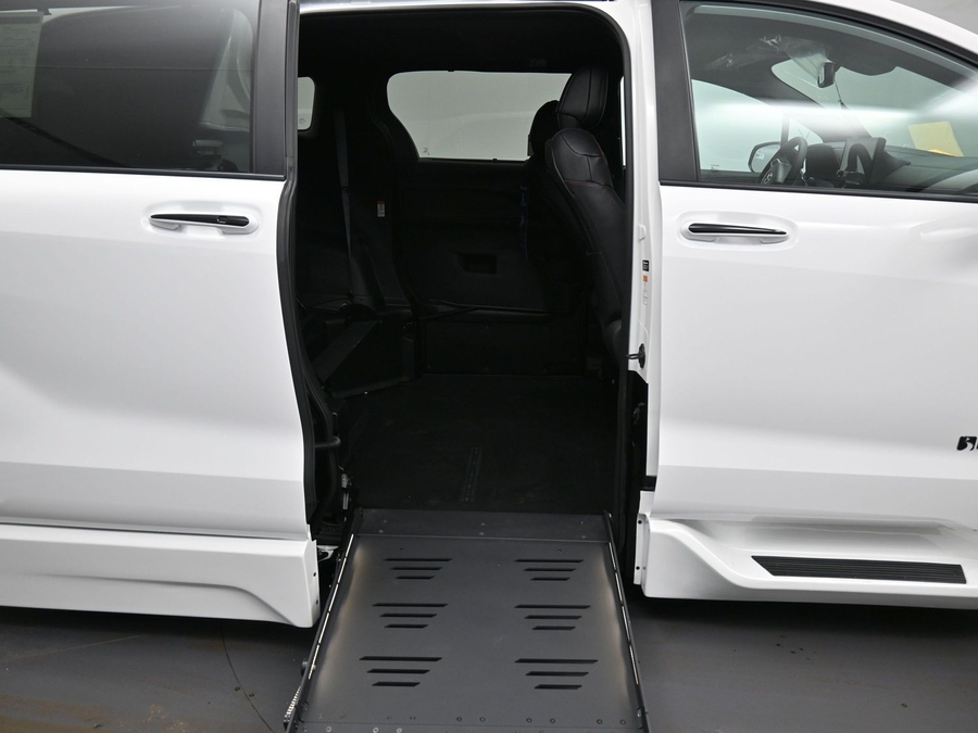 New 2025 Toyota Sienna Hybrid XSE Sport - BraunAbility Side Entry Entry Fold Out Automatic Ramp