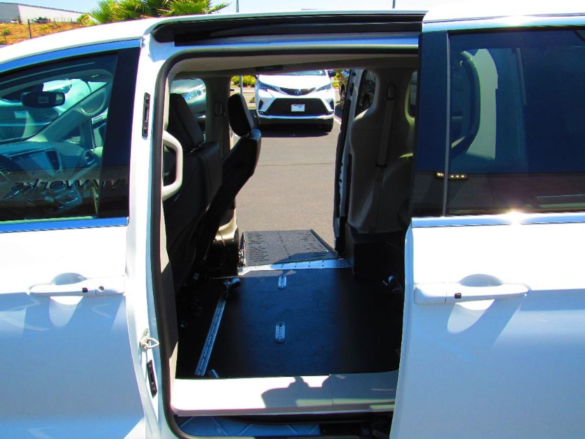 White Chrysler Pacifica image number 9