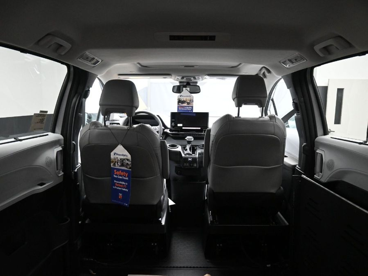 2025 TOYOTA SIENNA - Image 15