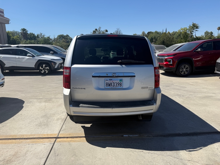 Silver Dodge Grand Caravan image number 5