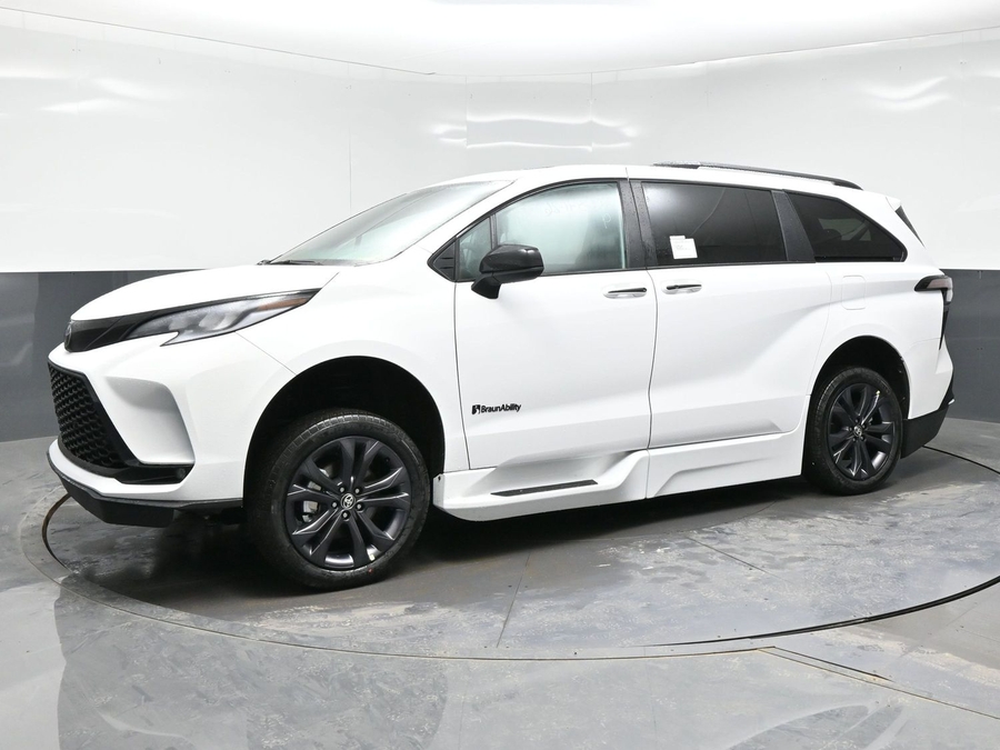 New 2026 Toyota Sienna Hybrid XSE Sport - BraunAbility Side Entry Entry Fold Out Automatic Ramp