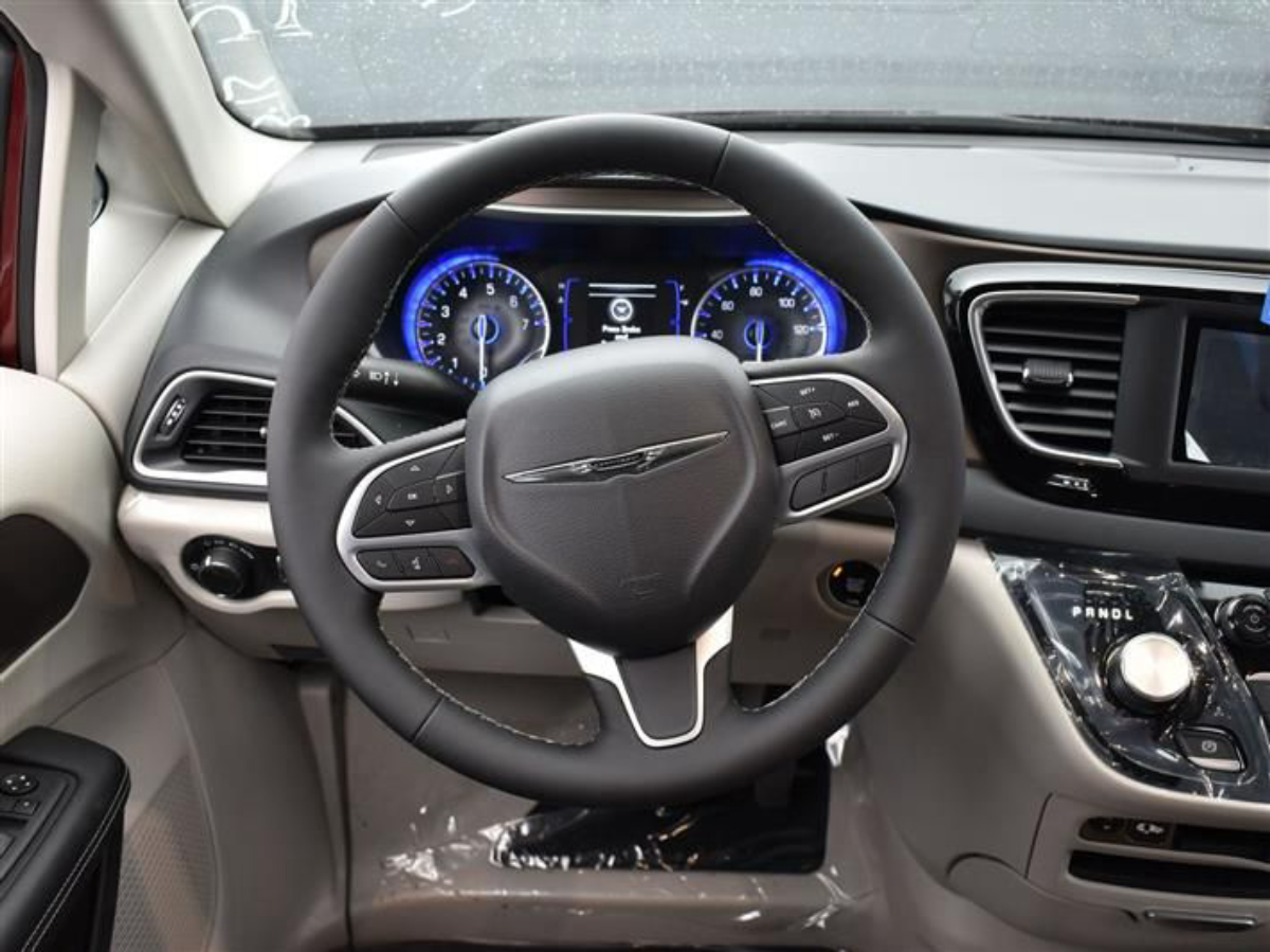 2023 CHRYSLER VOYAGER - Image 13