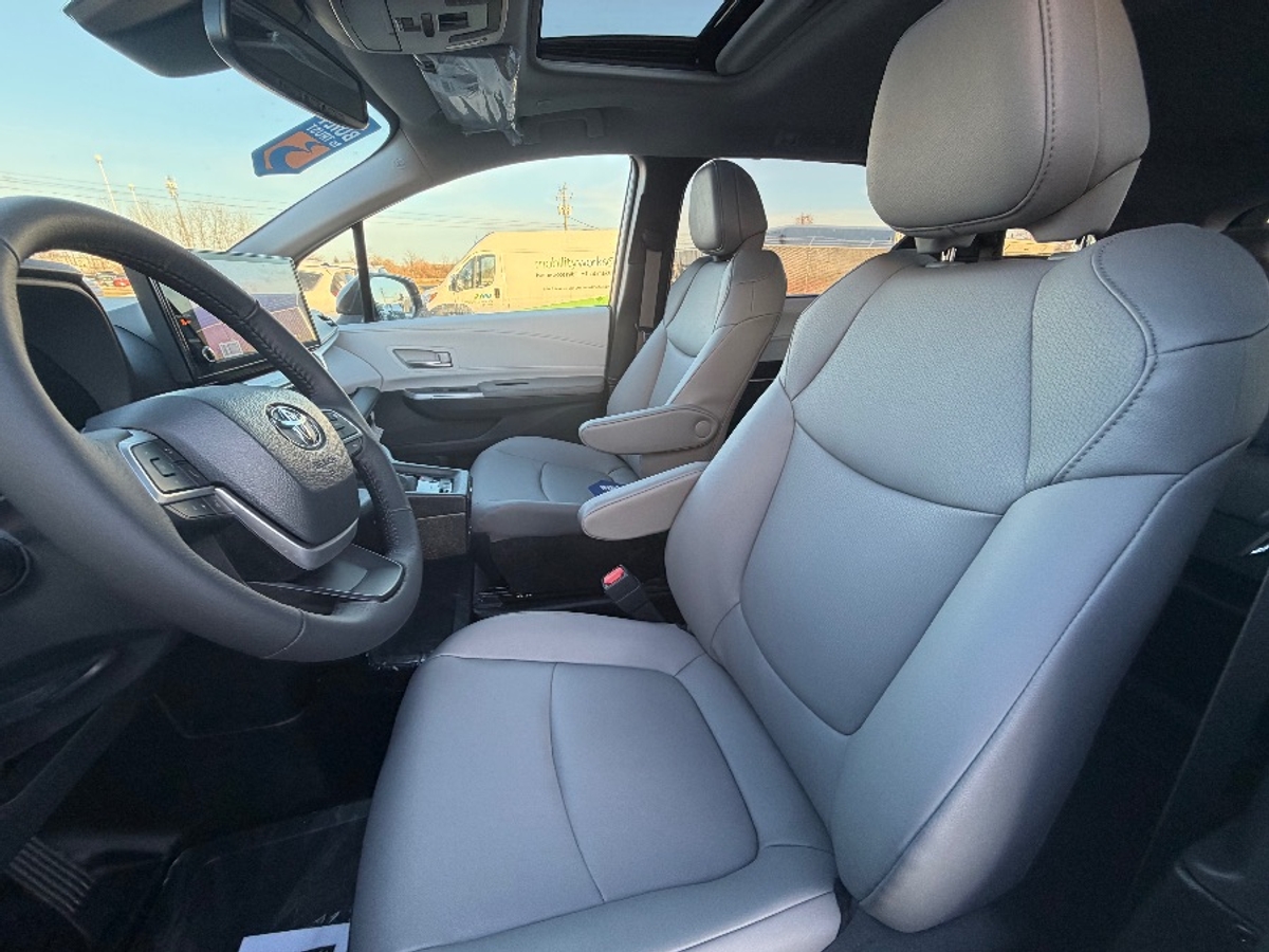 2025 TOYOTA SIENNA - Image 20