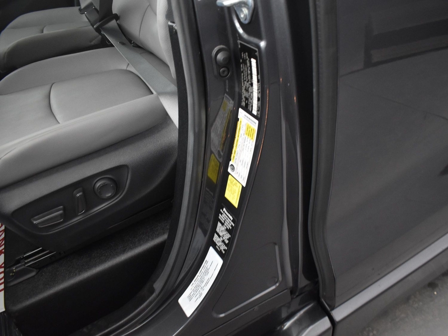 New 2025 Toyota Sienna Hybrid XLE Base - BraunAbility Side Entry Entry In Floor Automatic Ramp