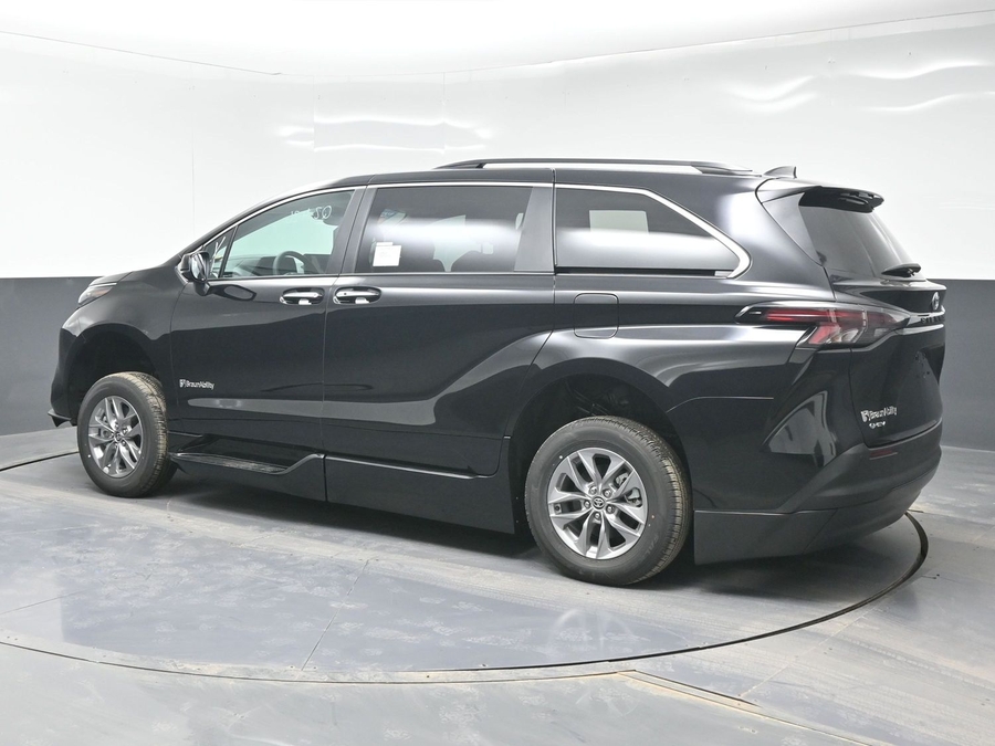 Black Toyota Sienna image number 3