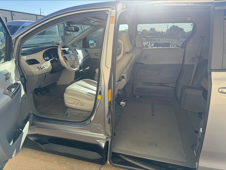Used 2013 Toyota Sienna XLE - VMI Side Entry Entry In Floor Automatic Ramp