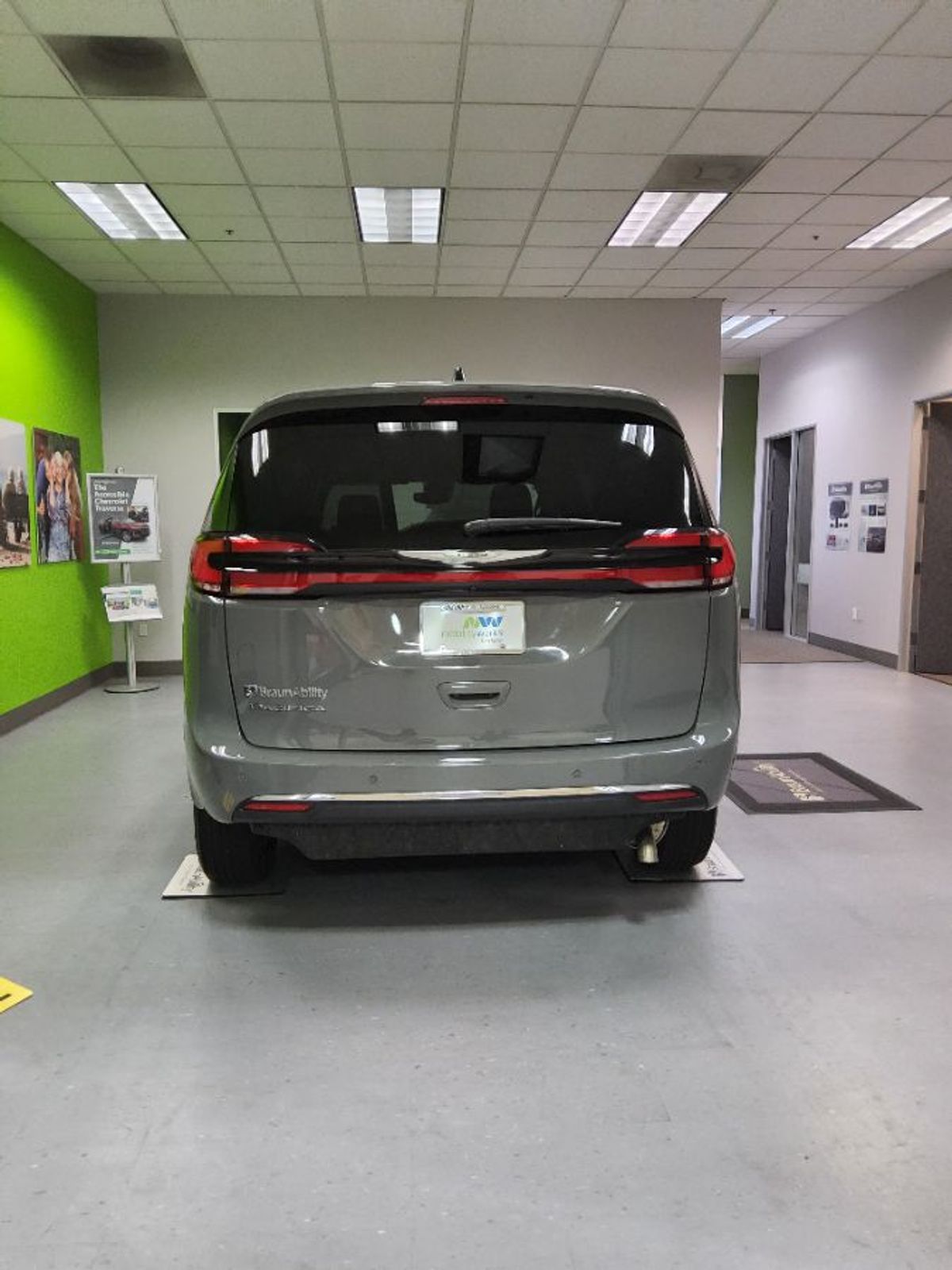 2025 CHRYSLER PACIFICA - Image 2