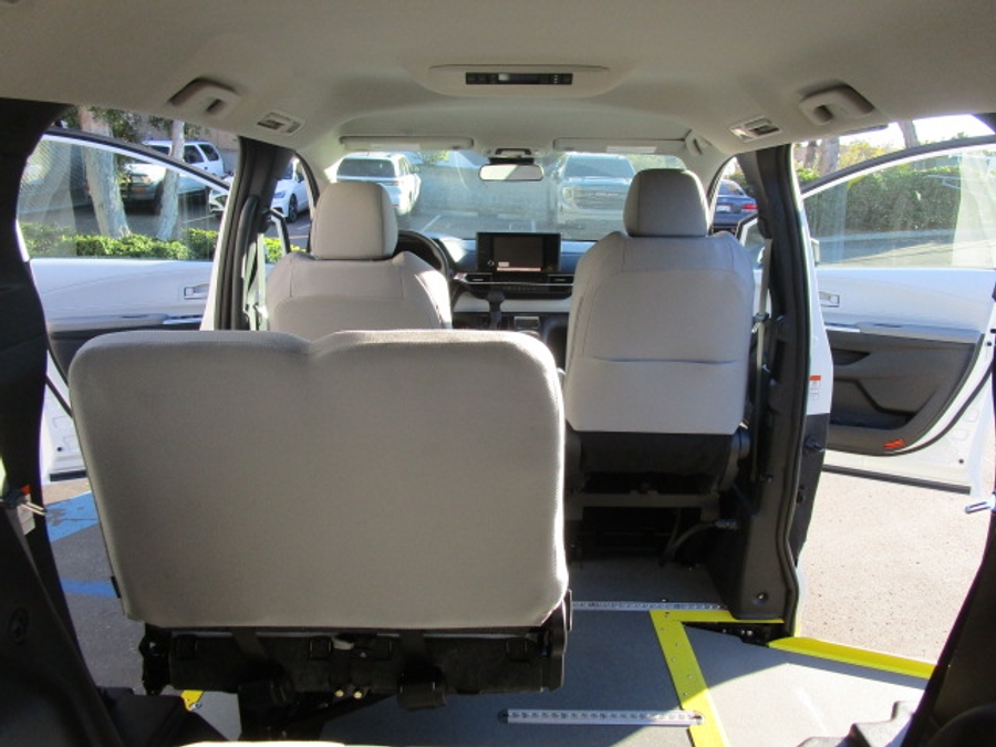 New 2025 Toyota Sienna Hybrid LE AWD w MID ROW - Vantage Mobility Commercial Side Entry Entry In Floor Manual Ramp